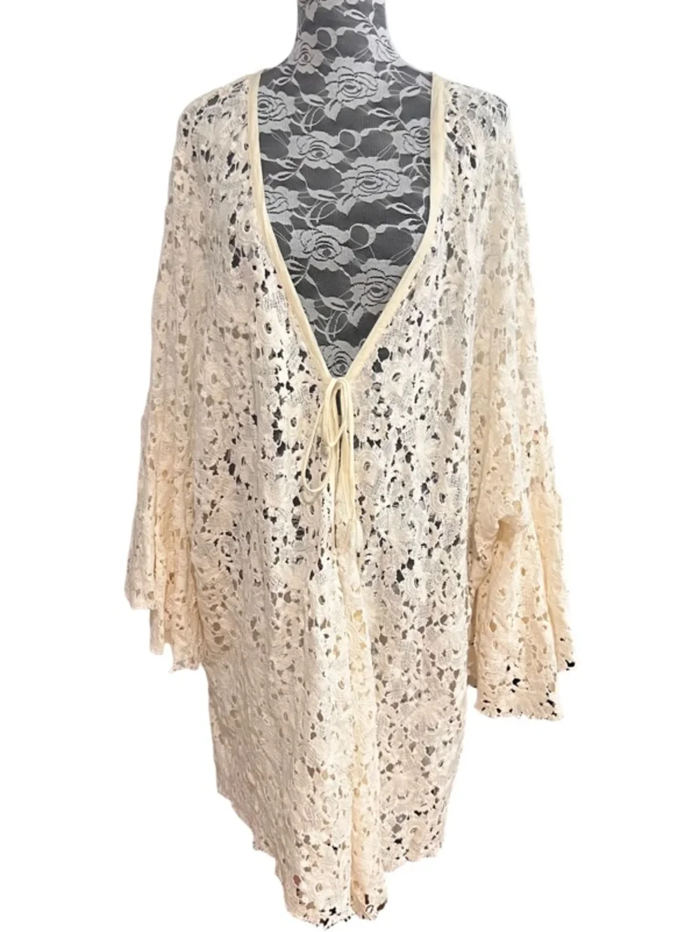 Free People (intimates) Cream Lace Open-Front Kimono Cardigan/ Robe Size M